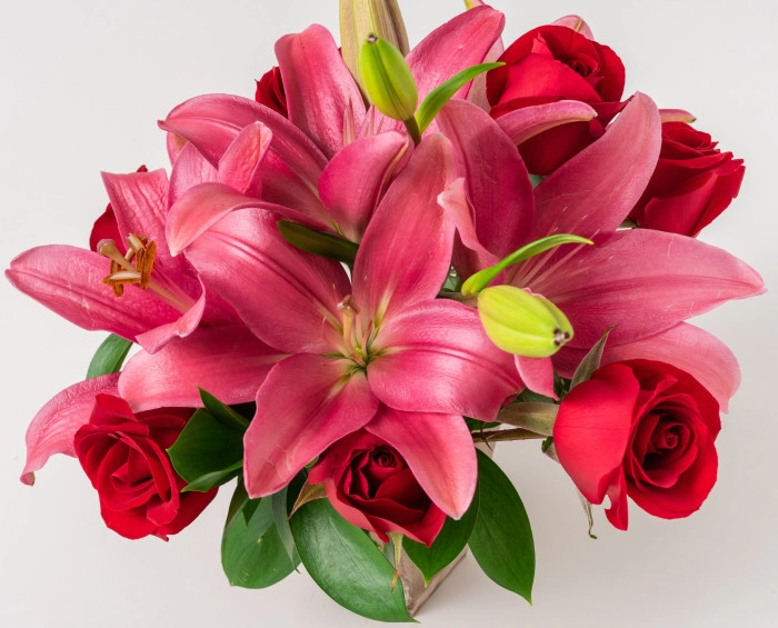 Arranjo de Lírios e Chocolate - Image 2